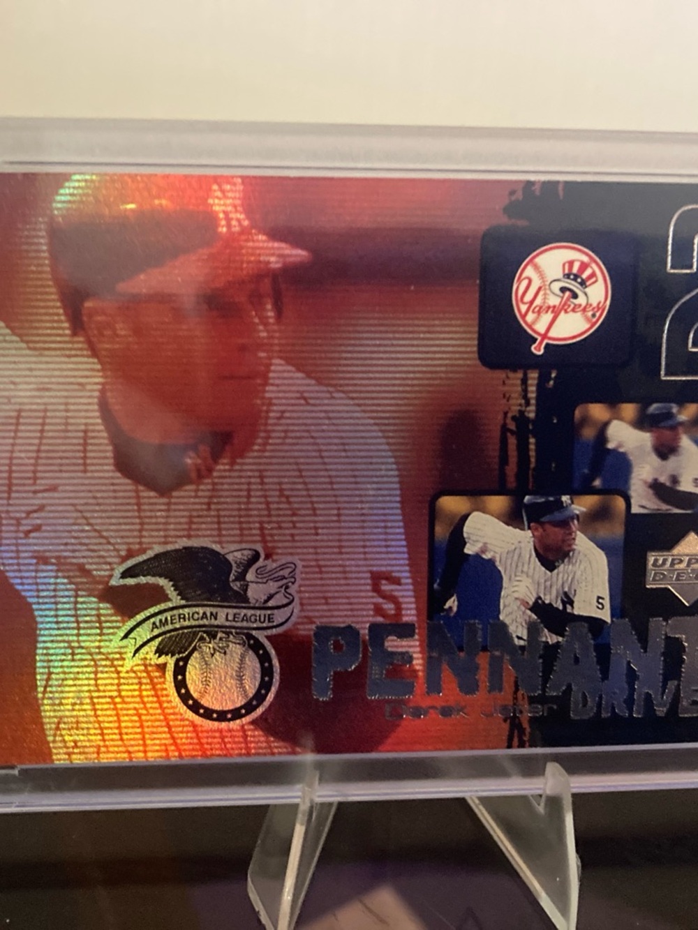 New York Yankees Pennant Drive Holographic Baseball Card - Derek jeter